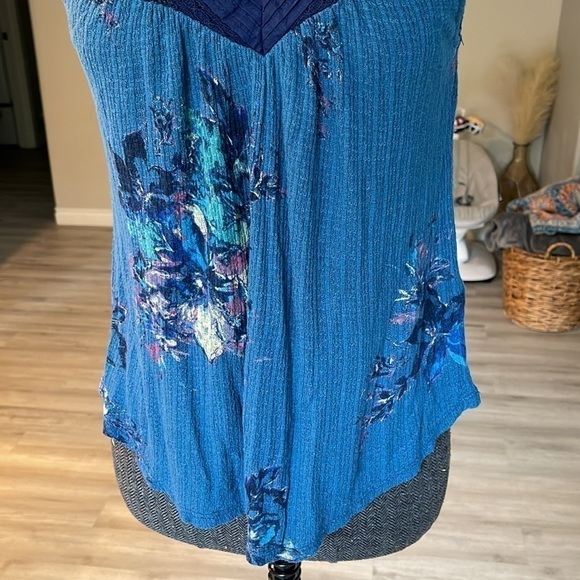 Lucky Brand Sleeveless Crochet Detail Top Size Small - Picture 7 of 10